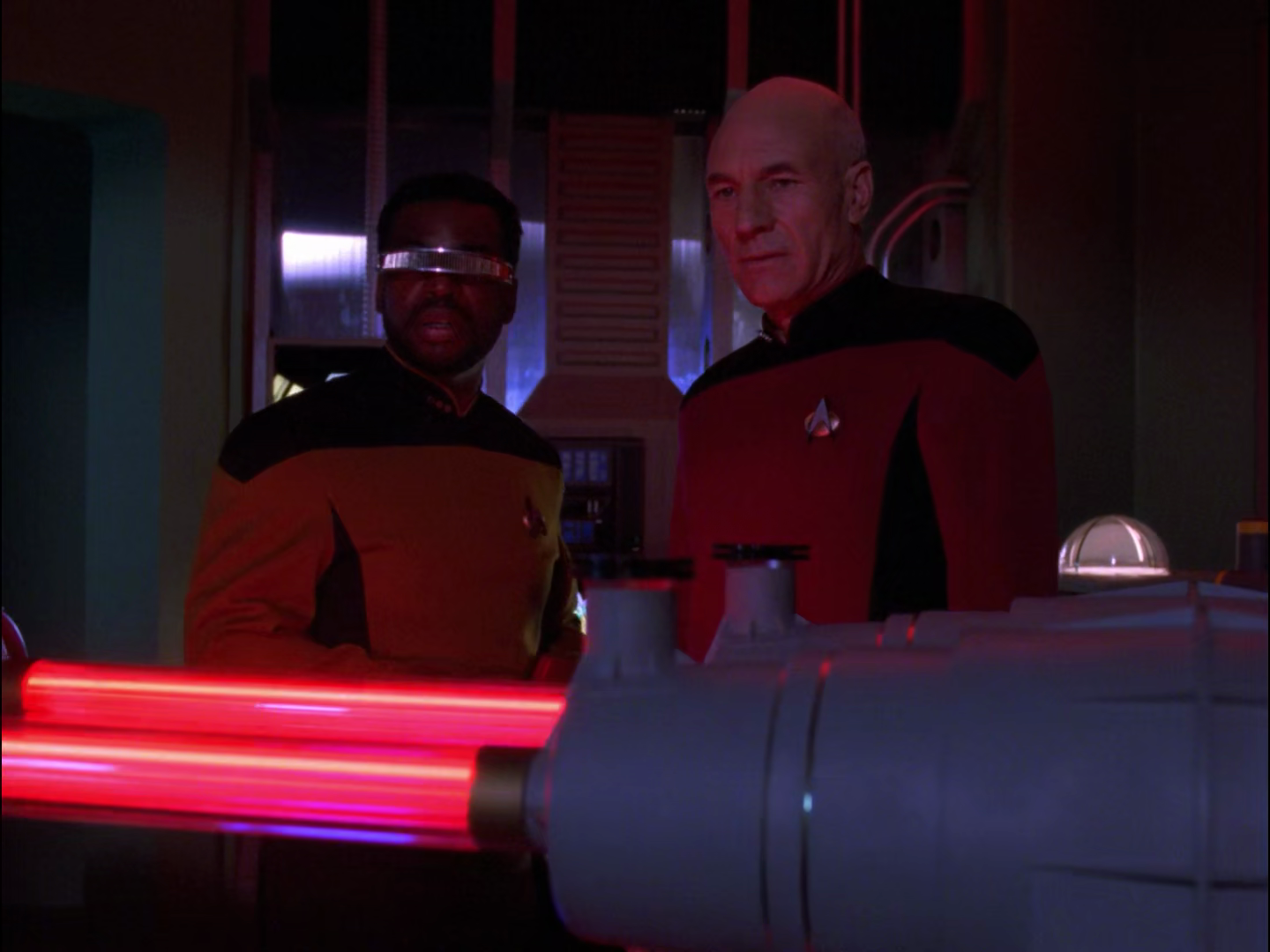 Captain Picard and Geordi use the Most Important Device In The Universe